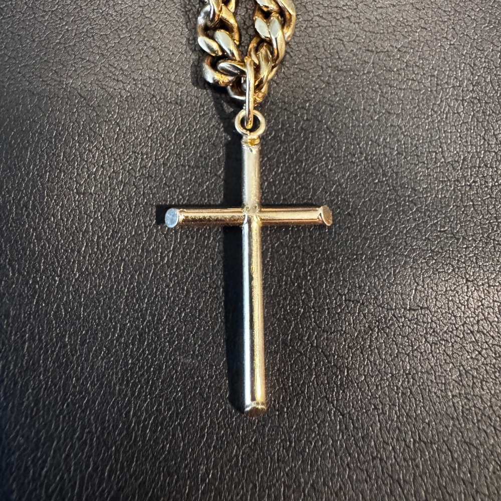 Unisex 14K Yellow Gold Cross Pendant – Classic & Timeless